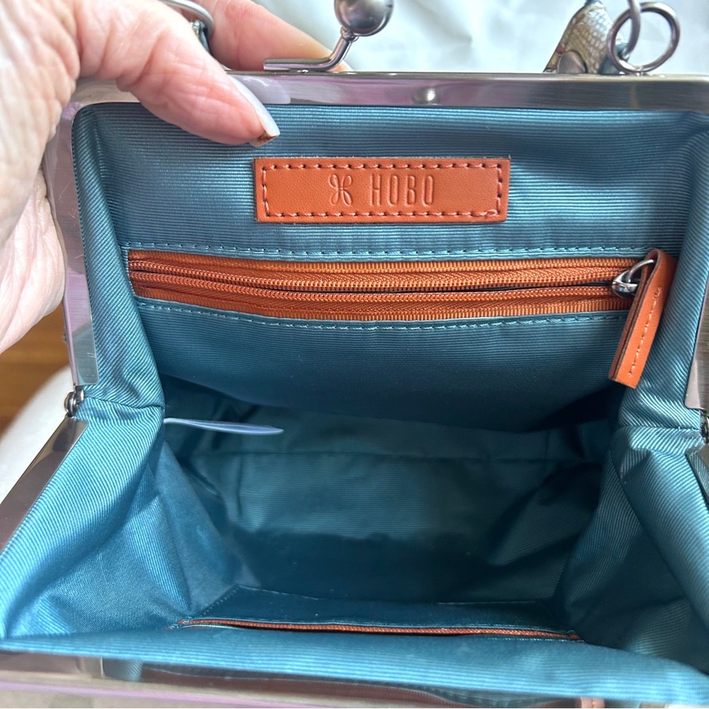 Hobo Floral Leather Kiss Lock Purse NWOT - Picture 6 of 8